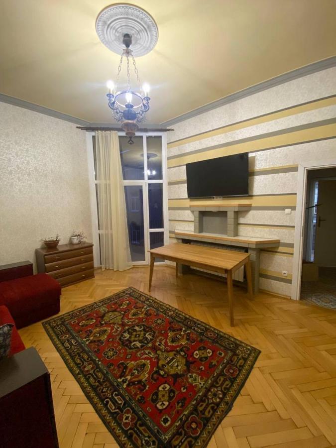 Happy Apartment On Kopernik 30 Lviv Exterior photo