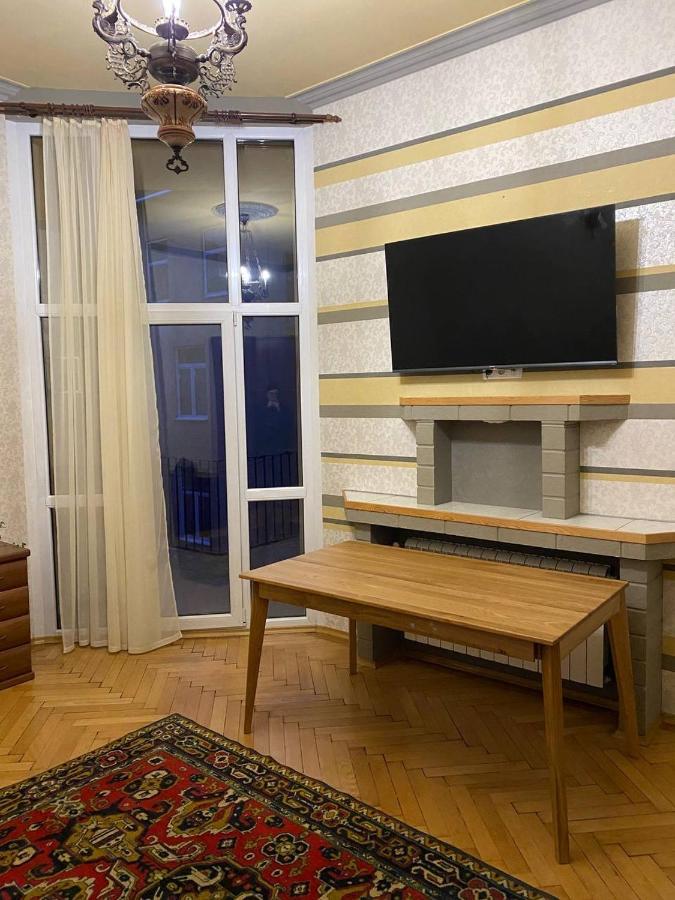 Happy Apartment On Kopernik 30 Lviv Exterior photo